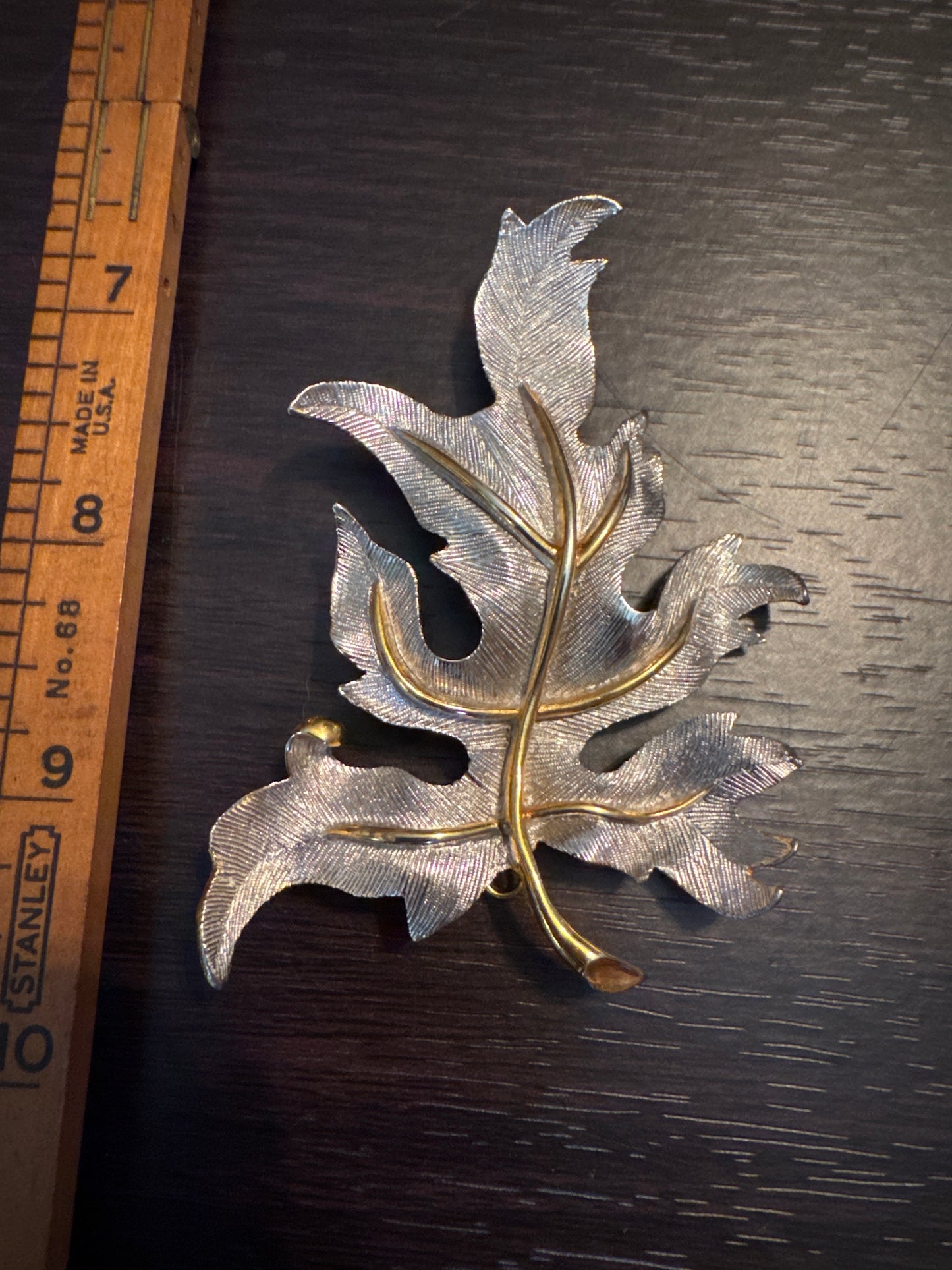 Vintage Judy Lee Textured Silver & Gold Tone Maple Leaf Brooch