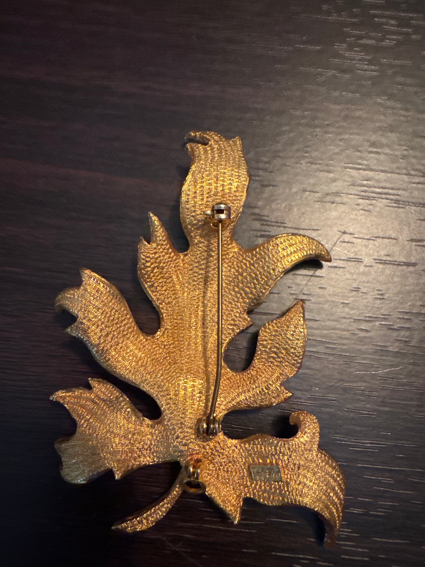 Vintage Judy Lee Textured Silver & Gold Tone Maple Leaf Brooch