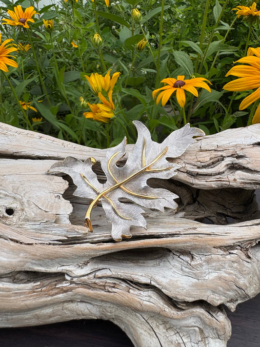 Stunning vintage brooch from Dirty30Vintage. Authentic vintage jewelry with character & style. Perfect vintage accessory with fast shipping!