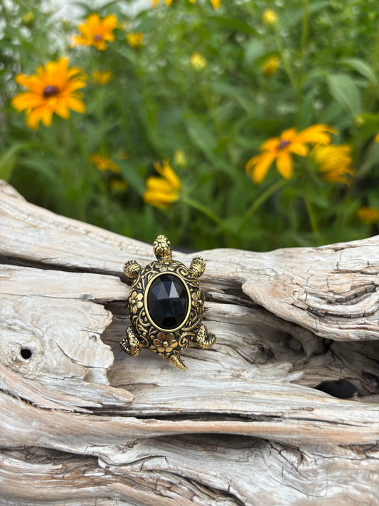 Stunning vintage brooch from Dirty30Vintage. Authentic vintage jewelry with character & style. Perfect vintage accessory with fast shipping!