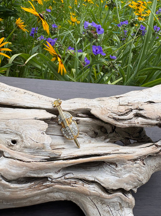 Stunning vintage brooch from Dirty30Vintage. Authentic vintage jewelry with character & style. Perfect vintage accessory with fast shipping!