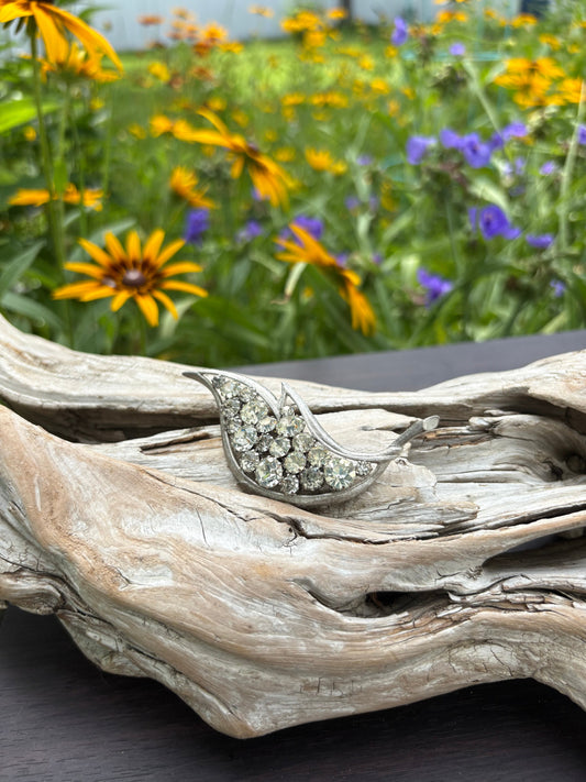 Stunning vintage brooch from Dirty30Vintage. Authentic vintage jewelry with character & style. Perfect vintage accessory with fast shipping!