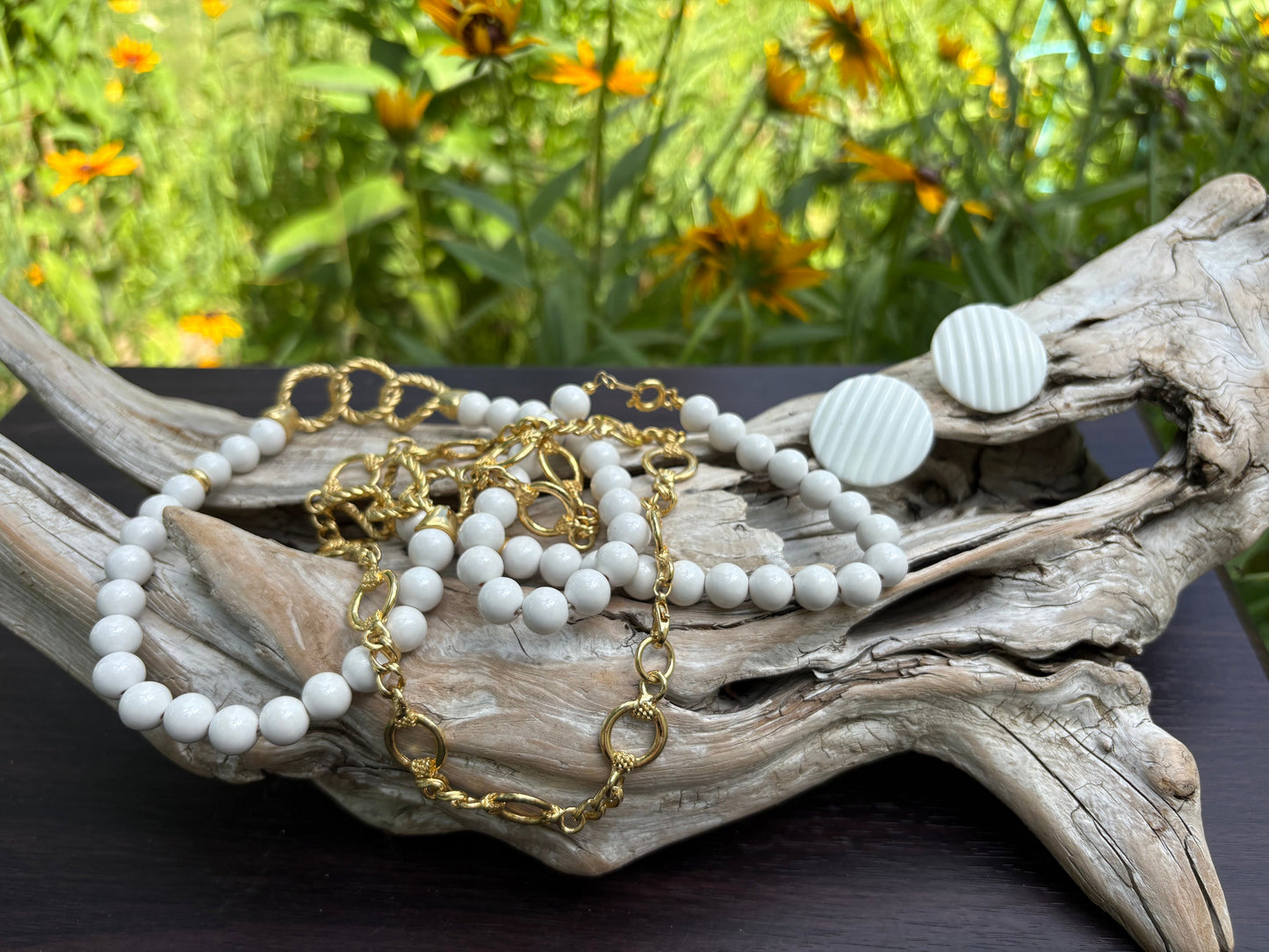 Vintage bracelet collection at Dirty30Vintage. Authentic vintage jewelry with character & style. Classic vintage jewelry sets!