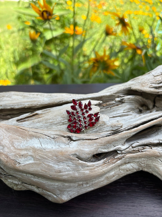 Stunning vintage brooch from Dirty30Vintage. Authentic vintage jewelry with character & style. Perfect vintage accessory with fast shipping!