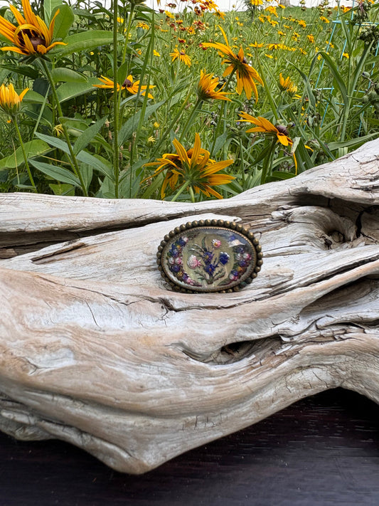 Stunning vintage brooch from Dirty30Vintage. Authentic vintage jewelry with character & style. Perfect vintage accessory with fast shipping!