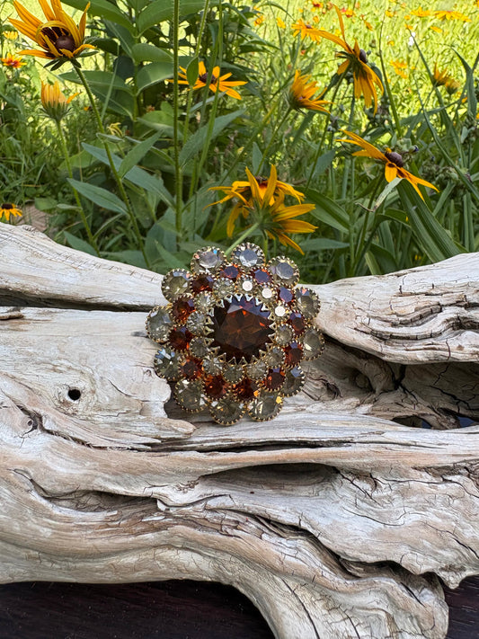 Stunning vintage brooch from Dirty30Vintage. Authentic vintage jewelry with character & style. Perfect vintage accessory with fast shipping!