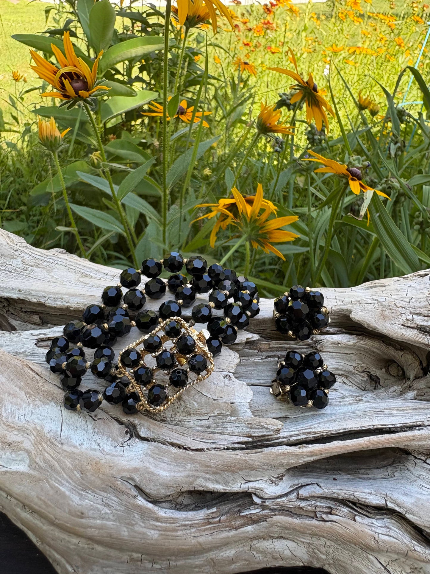 Beautiful vintage necklace from Dirty30Vintage. Authentic vintage jewelry with character & style. Timeless vintage jewelry pieces!