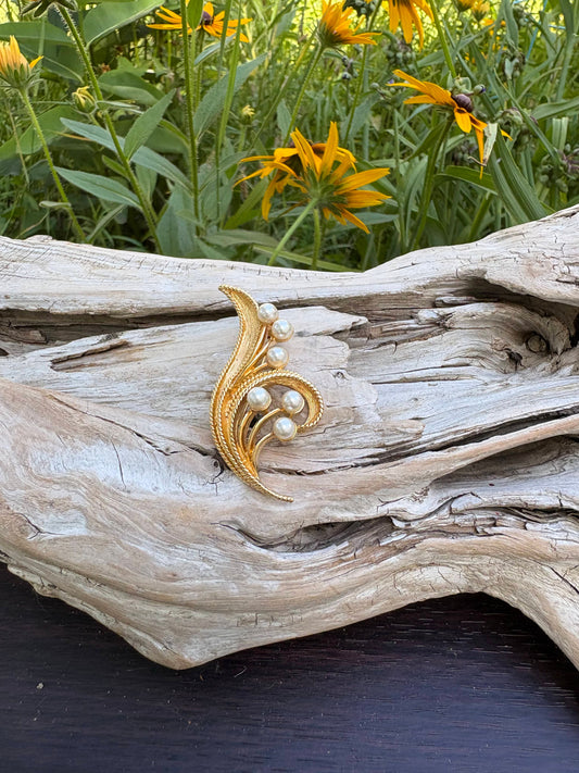 Stunning vintage brooch from Dirty30Vintage. Authentic vintage jewelry with character & style. Perfect vintage accessory with fast shipping!