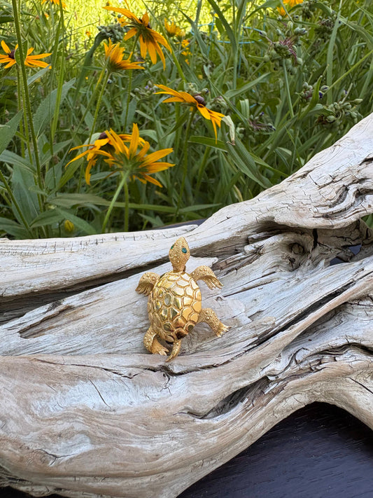 Stunning vintage brooch from Dirty30Vintage. Authentic vintage jewelry with character & style. Perfect vintage accessory with fast shipping!