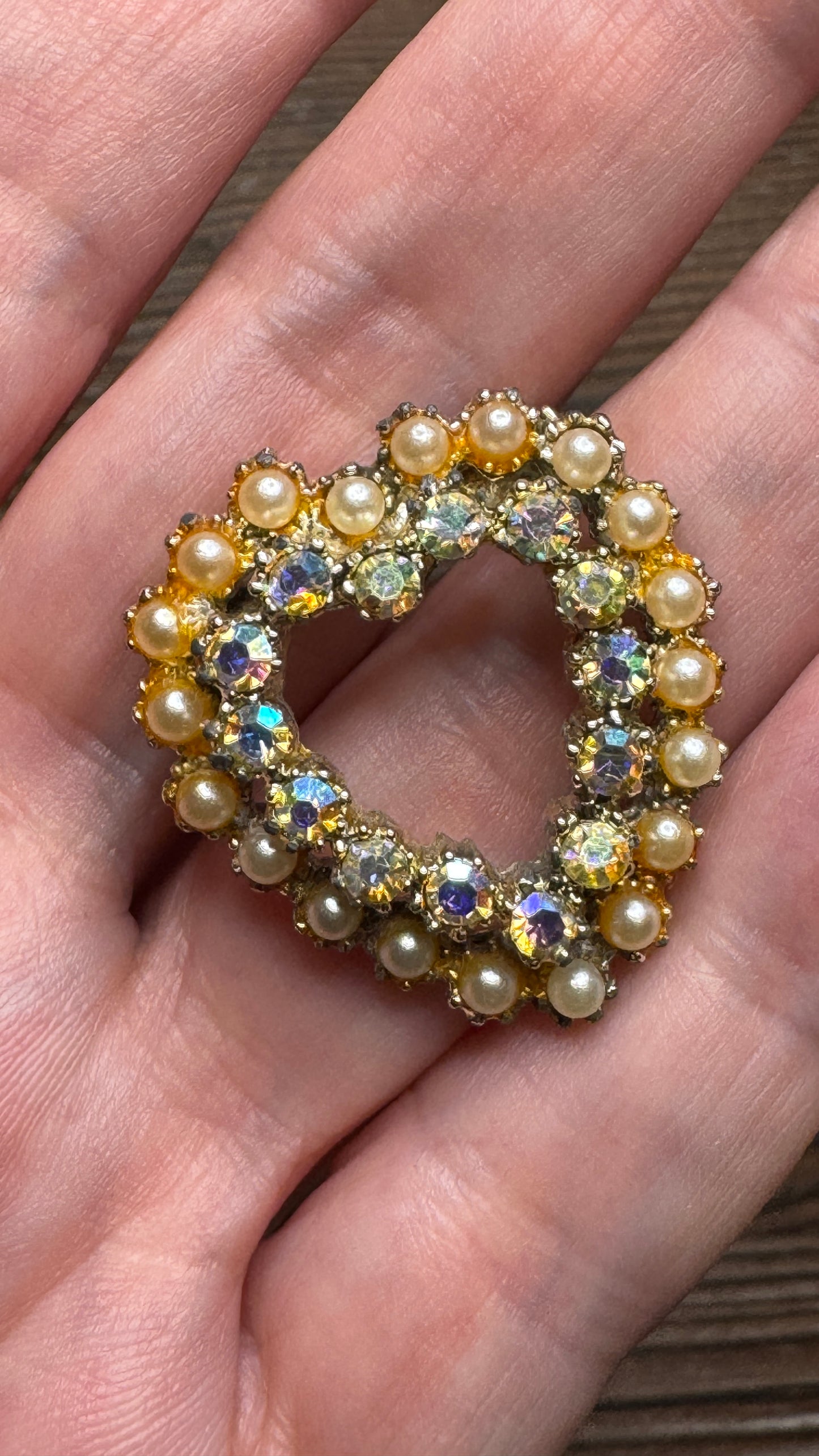 Vintage Pearl Aurora Borealis Rhinestone Wreath Brooch Pin Circle