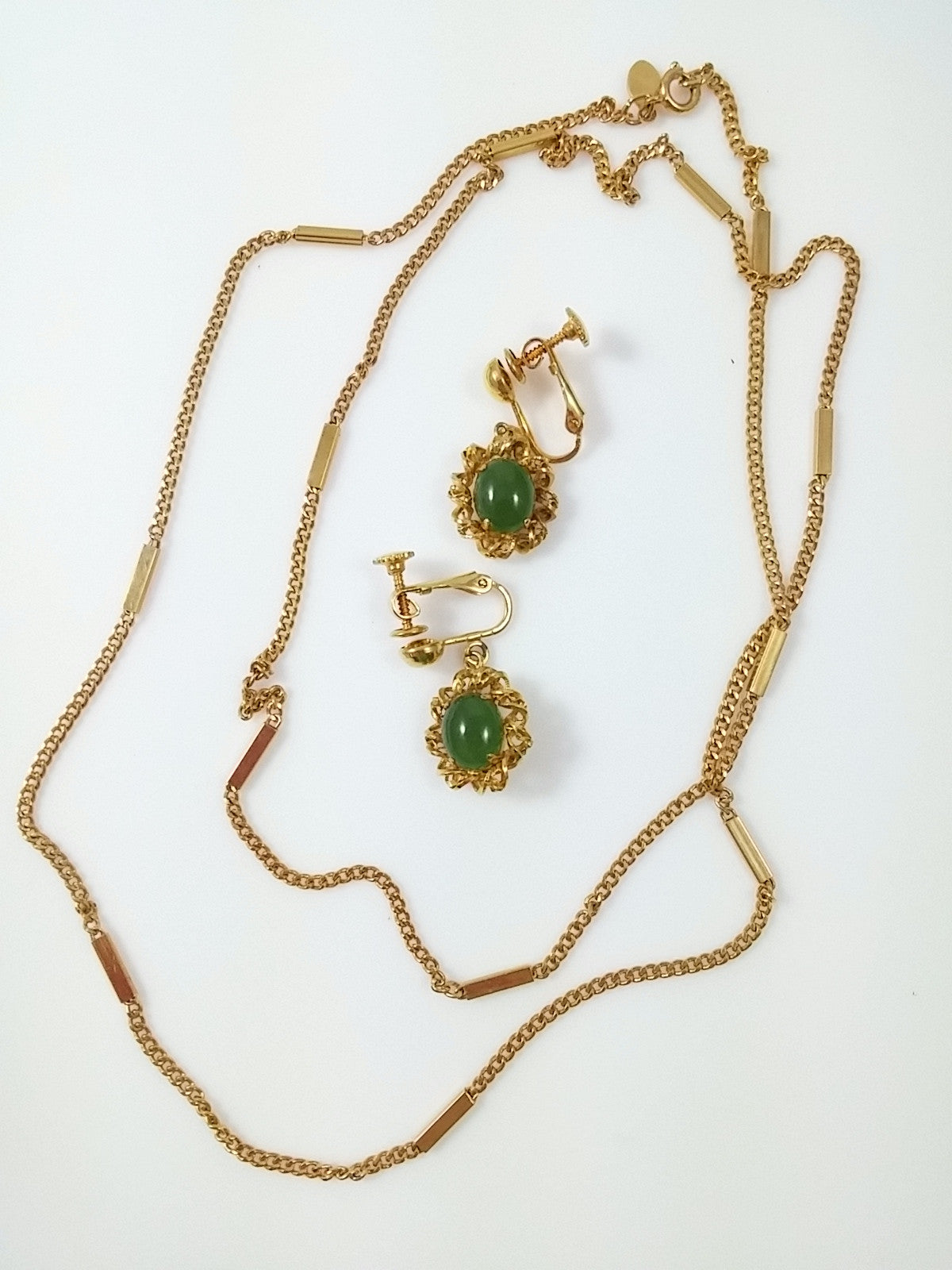 Avon 30" Necklace and Un Signed Green Center Dagle Earrings - Dirty 30 Vintage | Vintage Clothing, Vintage Jewelry, Vintage Accessories