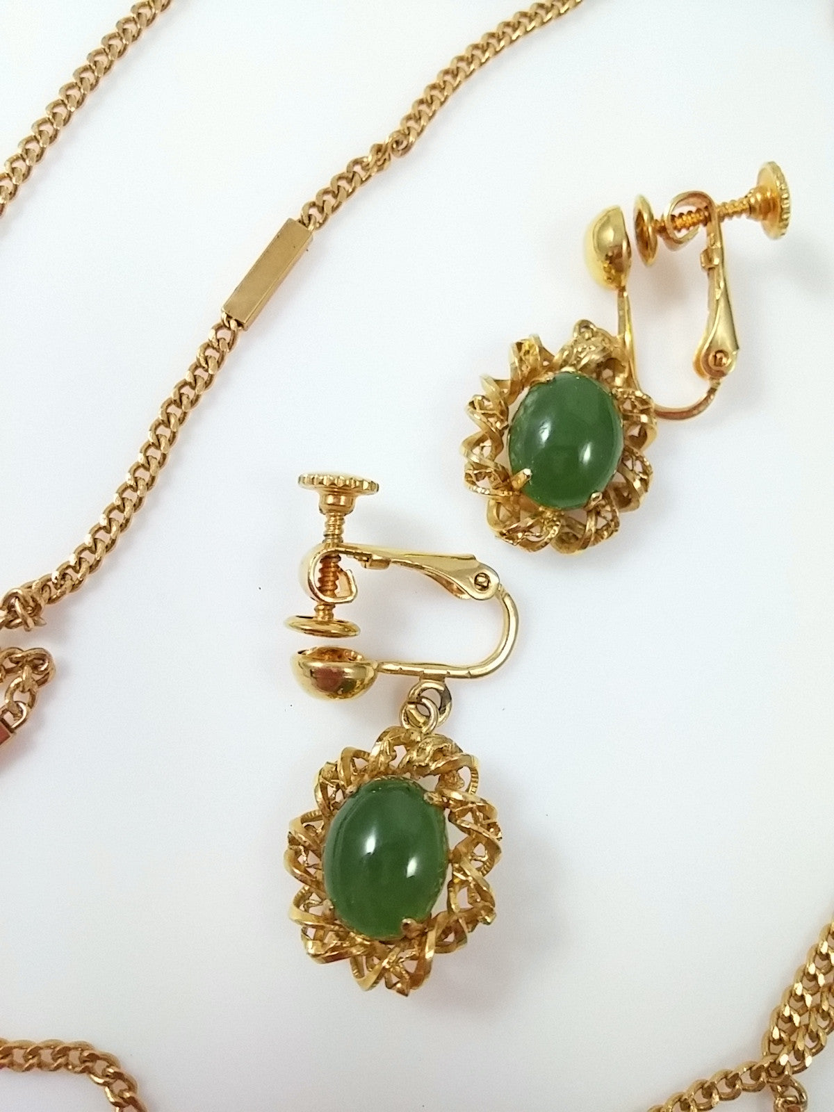 Avon 30" Necklace and Un Signed Green Center Dagle Earrings - Dirty 30 Vintage | Vintage Clothing, Vintage Jewelry, Vintage Accessories