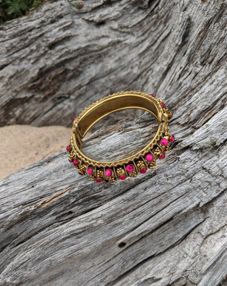 Gorgeous Hinged Bangle Bracelet - Dirty30 Vintage