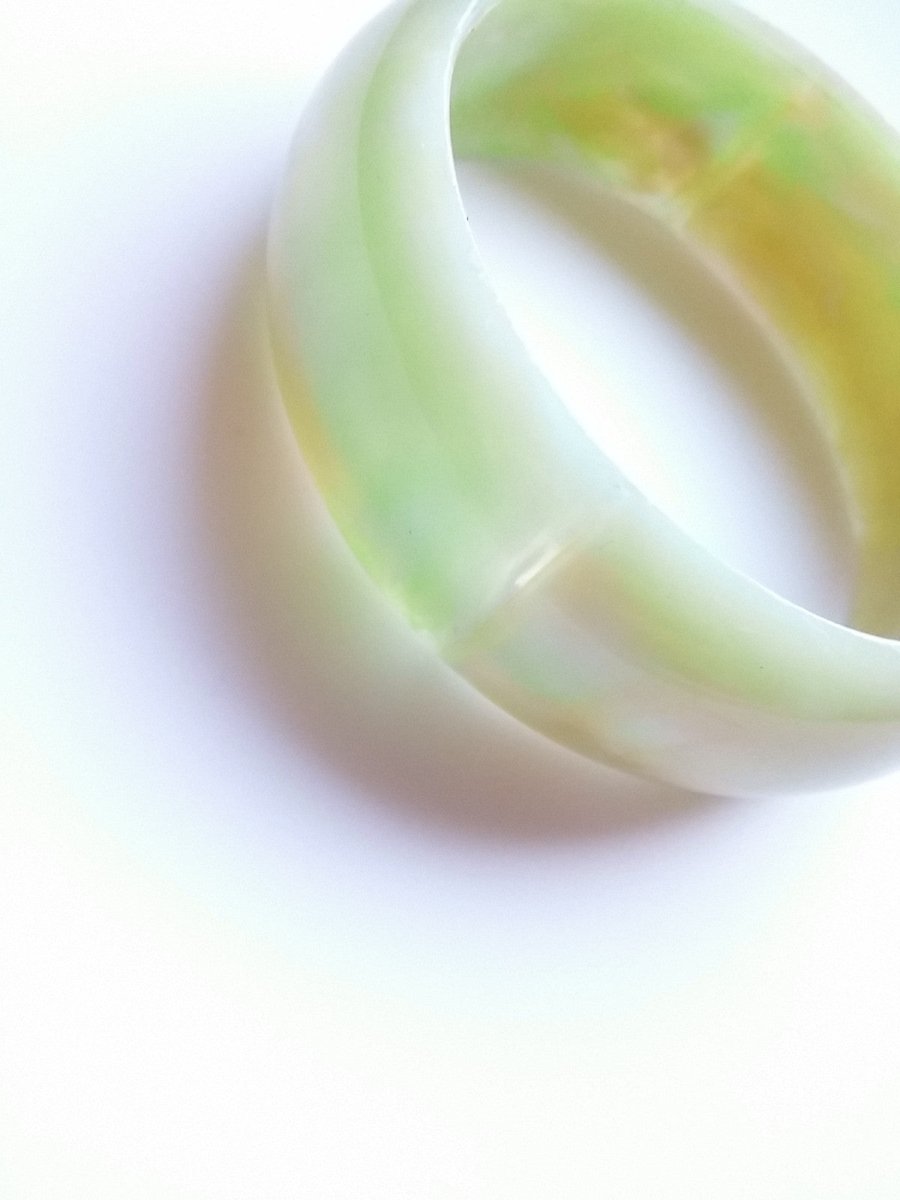 Green Tan Marble Plastic Bangle - Dirty30 Vintage
