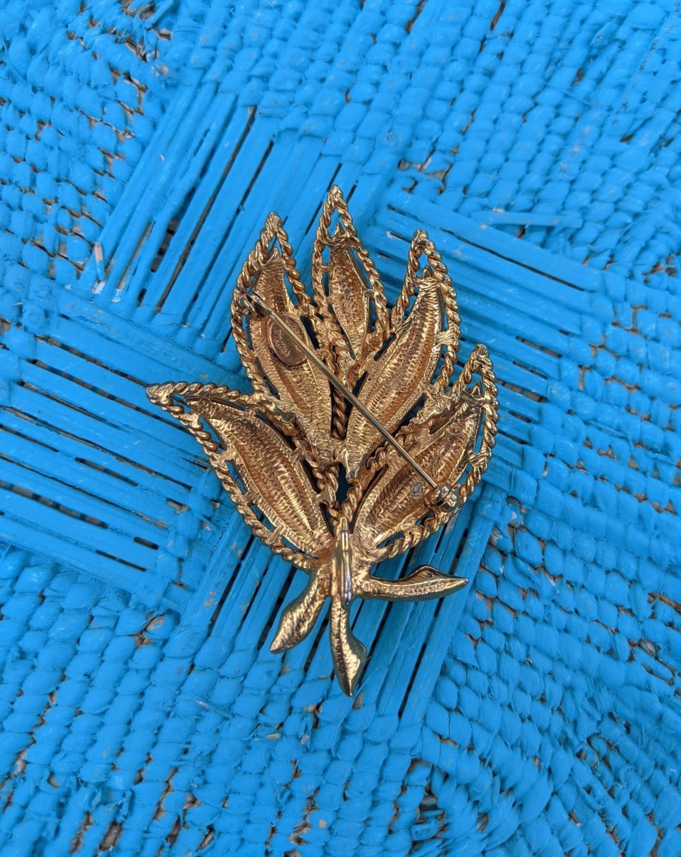 Hattie Carnegie Leaf Brooch - Dirty30 Vintage
