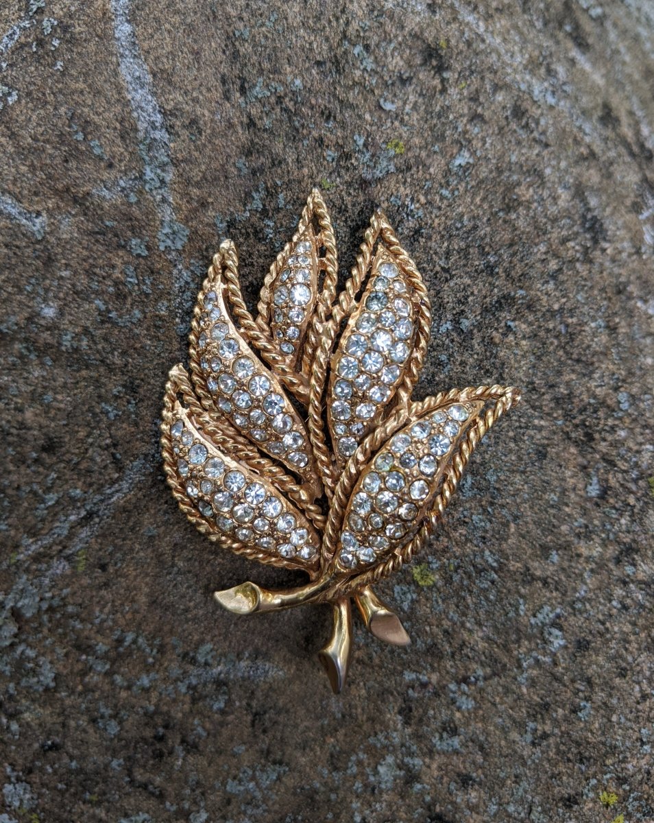 Hattie Carnegie Leaf Brooch - Dirty30 Vintage