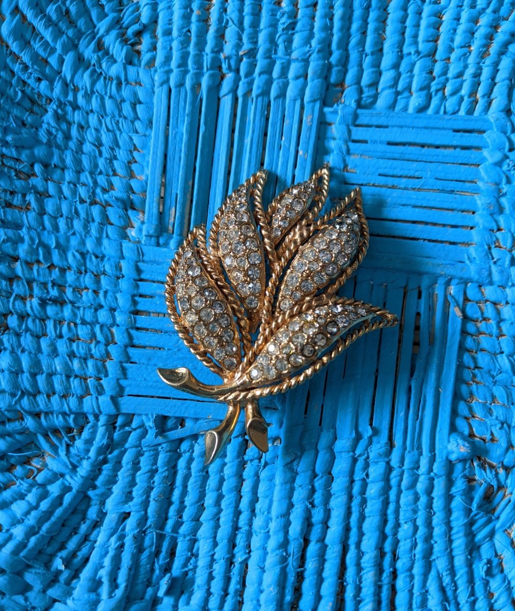 Hattie Carnegie Leaf Brooch - Dirty30 Vintage