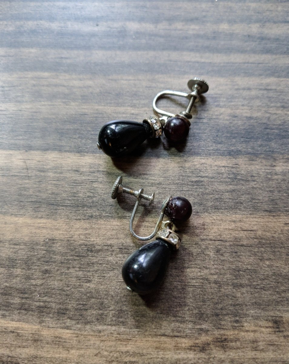 Vintage Art Deco Earrings Black Tear Drop Dangle Screw Back Rhinestone Accent - Dirty30 Vintage