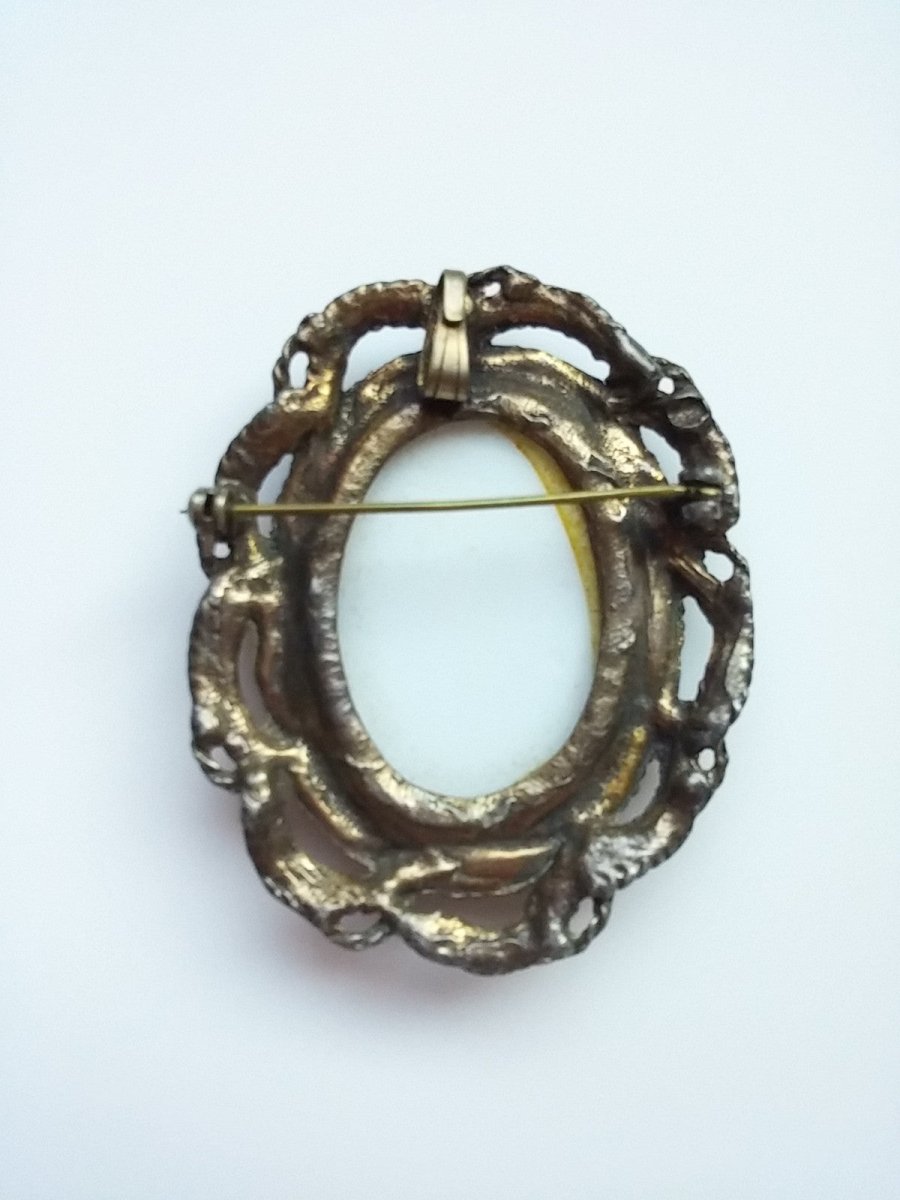 Vintage Brooch - Victorian Couple Swinging with Antiqued Rope Trim and Pendant Loop - Dirty30 Vintage
