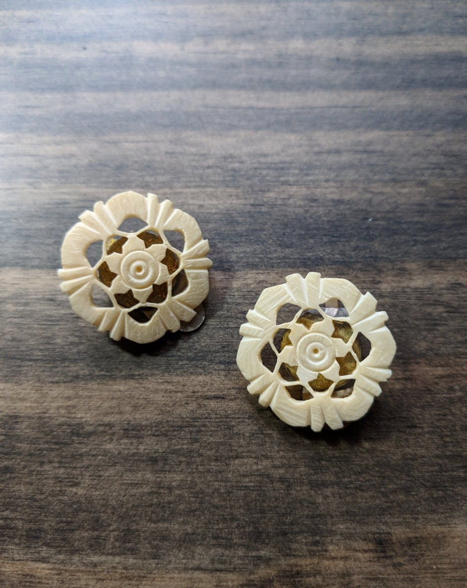Vintage Carved Flower Earring - Dirty30 Vintage
