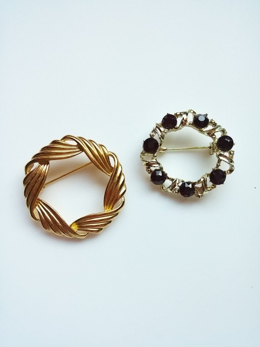 Vintage Circle Brooch Pair - Gold Tone Wreath Design w/ Garnet Colored Stones - Dirty30 Vintage