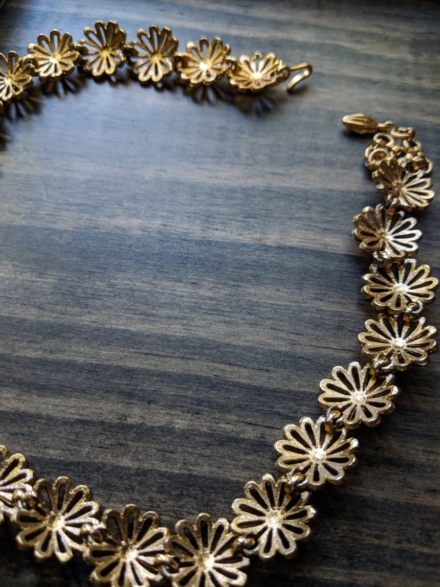 Vintage Monet Flower Design Flat 16" Necklace - Dirty30 Vintage