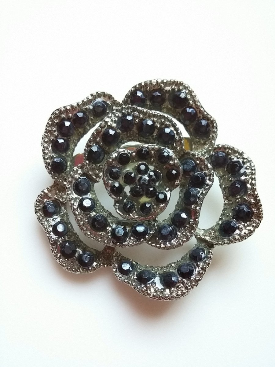 Vintage Open Flower Brooch Silver Tone w/ Black Rhinestones - Dirty30 Vintage