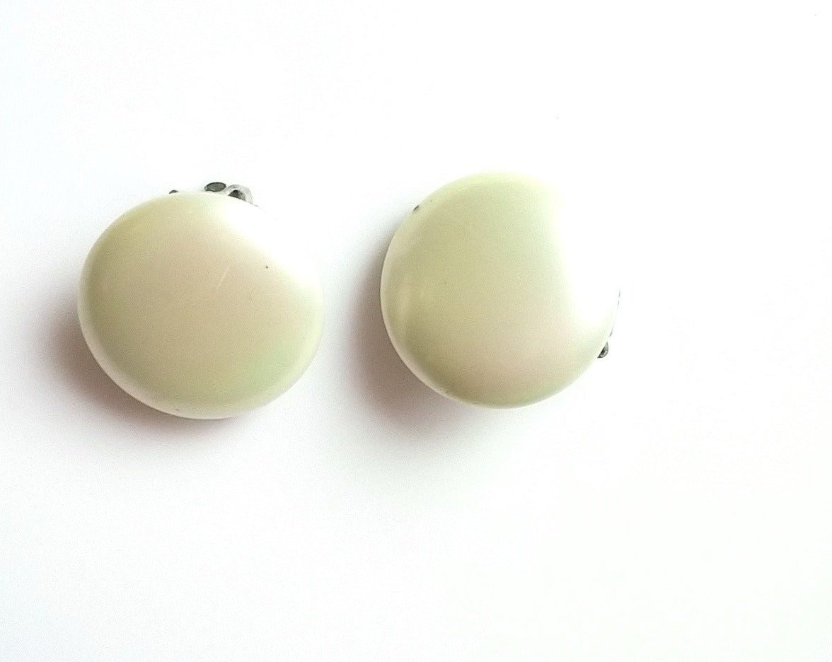 Vintage Pearlized Lisner Button Ivory Earrings Clip Back - Dirty30 Vintage