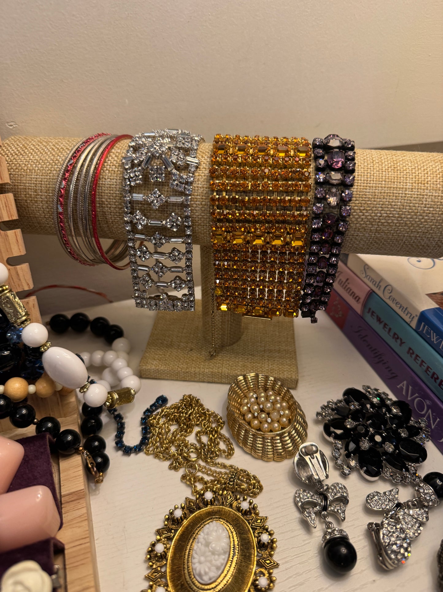 Vintage Wholesale Jewelry Lot 68 Pieces | Kramer Schreiner Carolee Jomaz Brooch | Reseller Wearable | 04