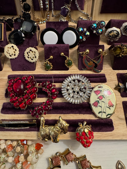 Vintage Wholesale Jewelry Lot 68 Pieces | Kramer Schreiner Carolee Jomaz Brooch | Reseller Wearable | 04