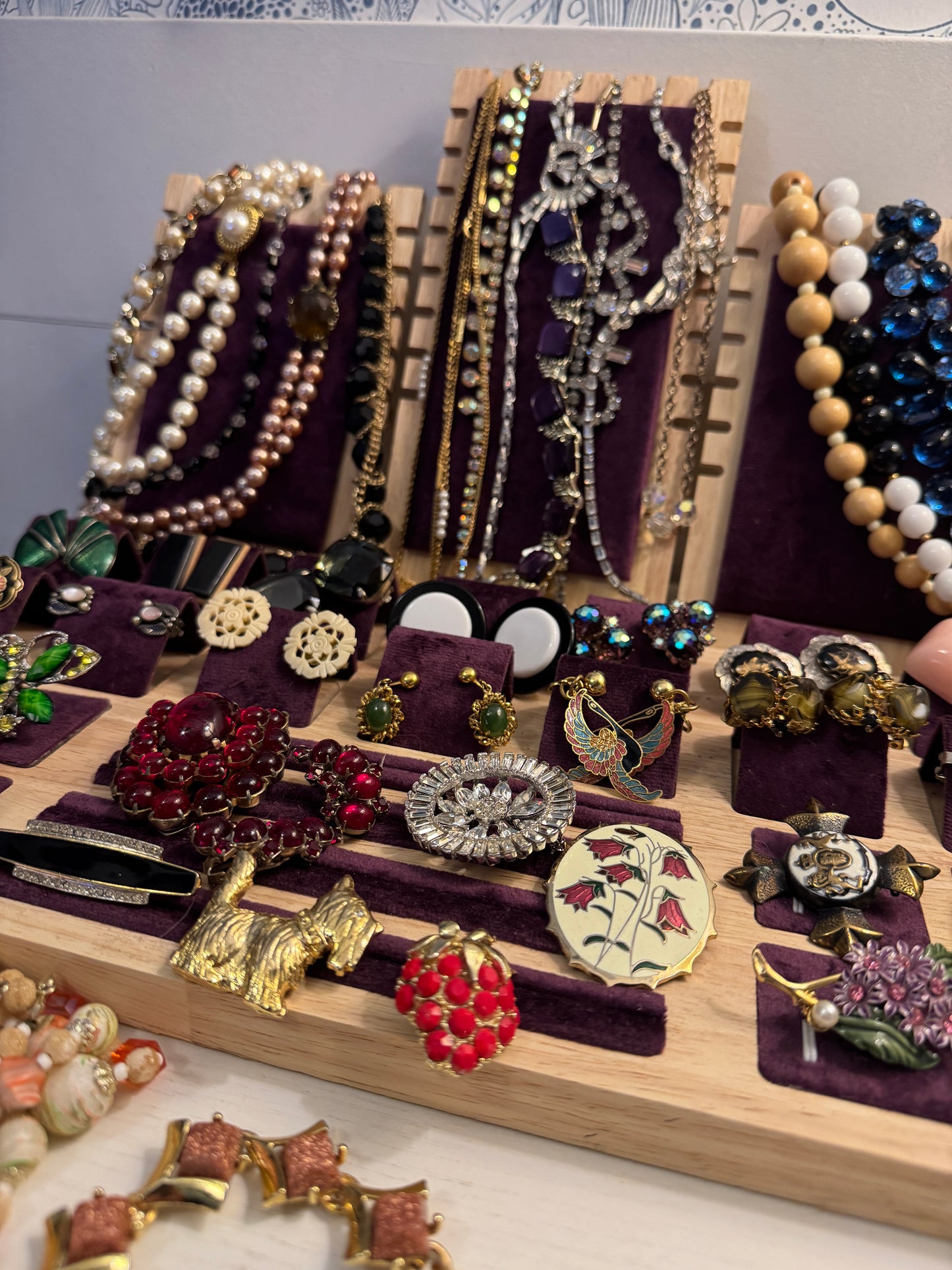 Vintage Wholesale Jewelry Lot 68 Pieces | Kramer Schreiner Carolee Jomaz Brooch | Reseller Wearable | 04