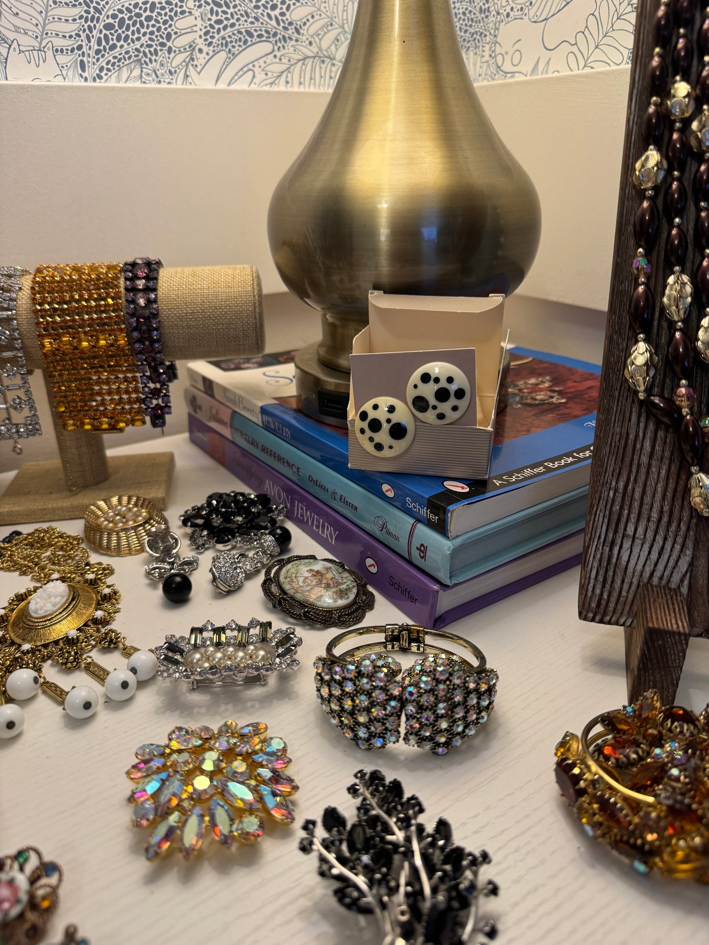 Vintage Wholesale Jewelry Lot 68 Pieces | Kramer Schreiner Carolee Jomaz Brooch | Reseller Wearable | 04
