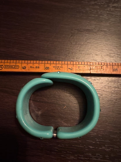 Vintage Turqoise Plastic Clamper Braclet