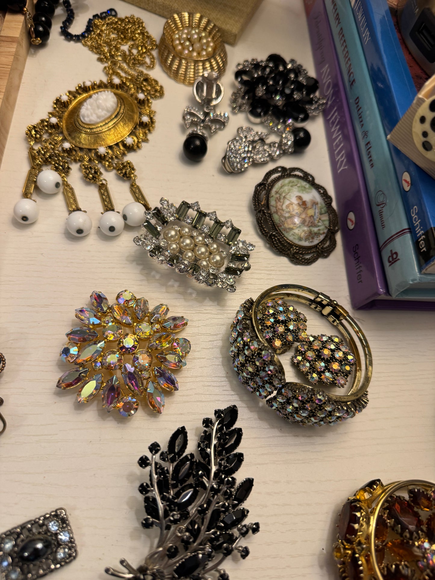 Vintage Wholesale Jewelry Lot 68 Pieces | Kramer Schreiner Carolee Jomaz Brooch | Reseller Wearable | 04