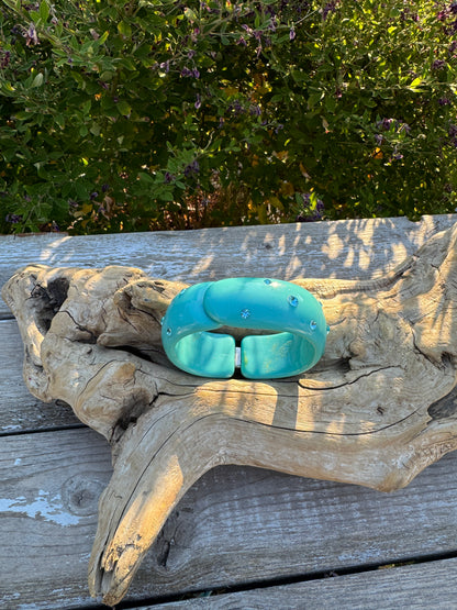 Vintage Turqoise Plastic Clamper Braclet