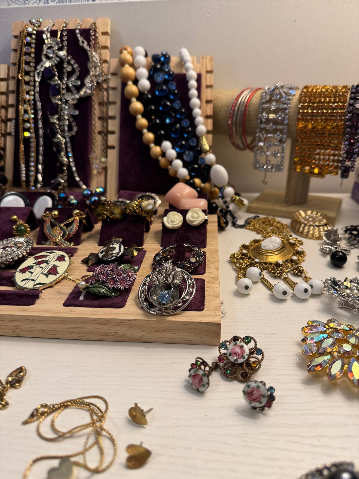 Vintage Wholesale Jewelry Lot 68 Pieces | Kramer Schreiner Carolee Jomaz Brooch | Reseller Wearable | 04