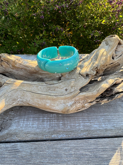 Vintage Turqoise Plastic Clamper Braclet