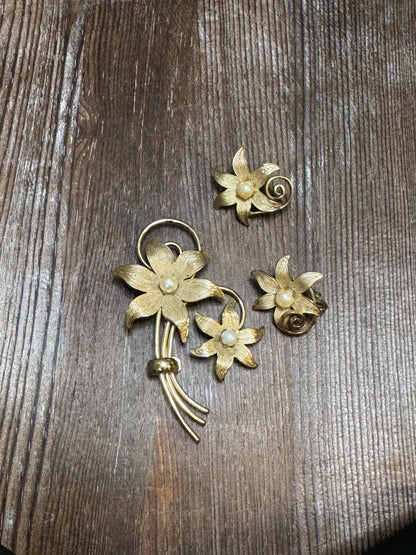 Vintage STAR Signed Gold-Tone Floral Brooch and Clip Earring Set with Faux Pearls