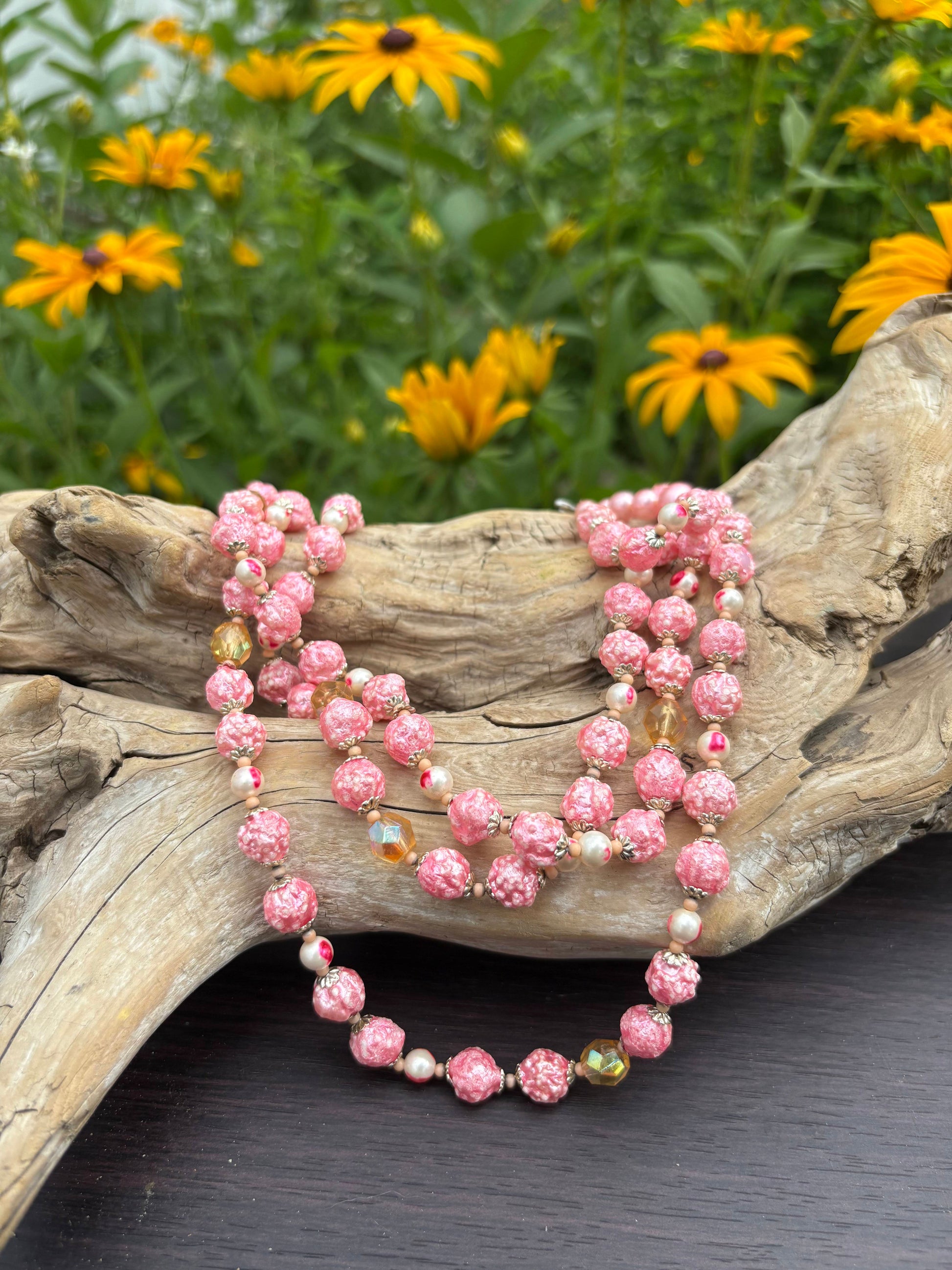 Beautiful vintage necklace from Dirty30Vintage. Authentic vintage jewelry with character & style. Timeless vintage jewelry pieces!