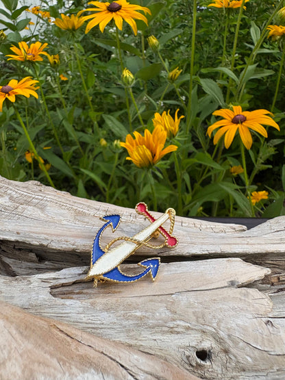 Stunning vintage brooch from Dirty30Vintage. Authentic vintage jewelry with character & style. Perfect vintage accessory with fast shipping!