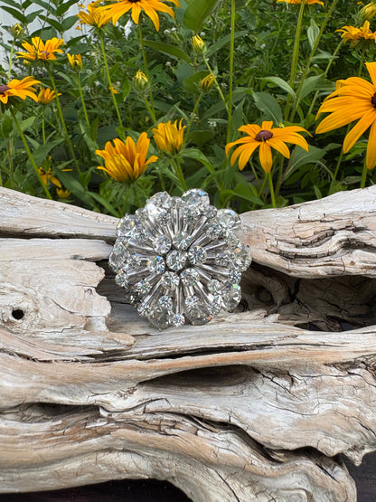 Stunning vintage brooch from Dirty30Vintage. Authentic vintage jewelry with character & style. Perfect vintage accessory with fast shipping!