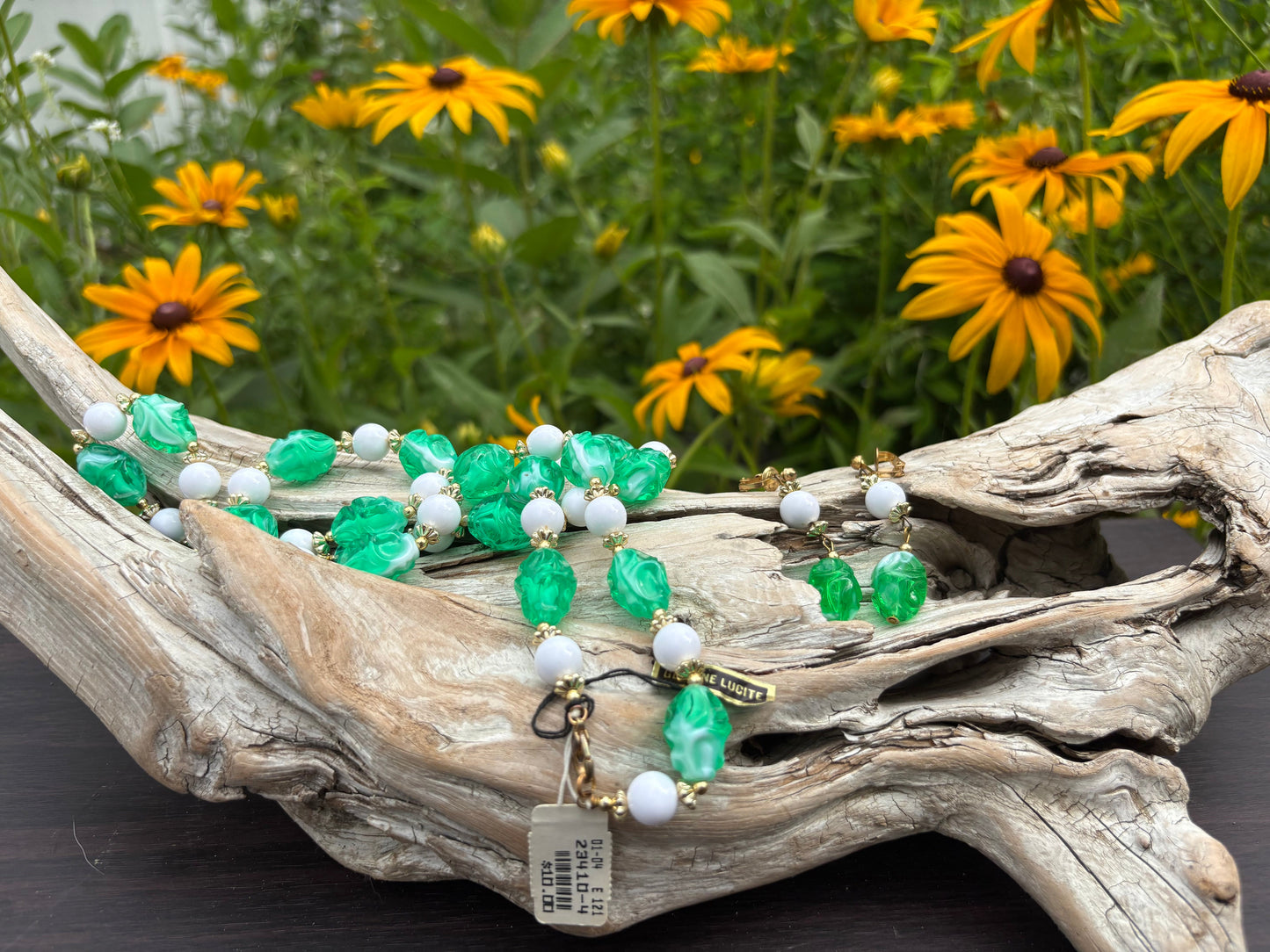 Beautiful vintage necklace from Dirty30Vintage. Authentic vintage jewelry with character & style. Timeless vintage jewelry pieces!