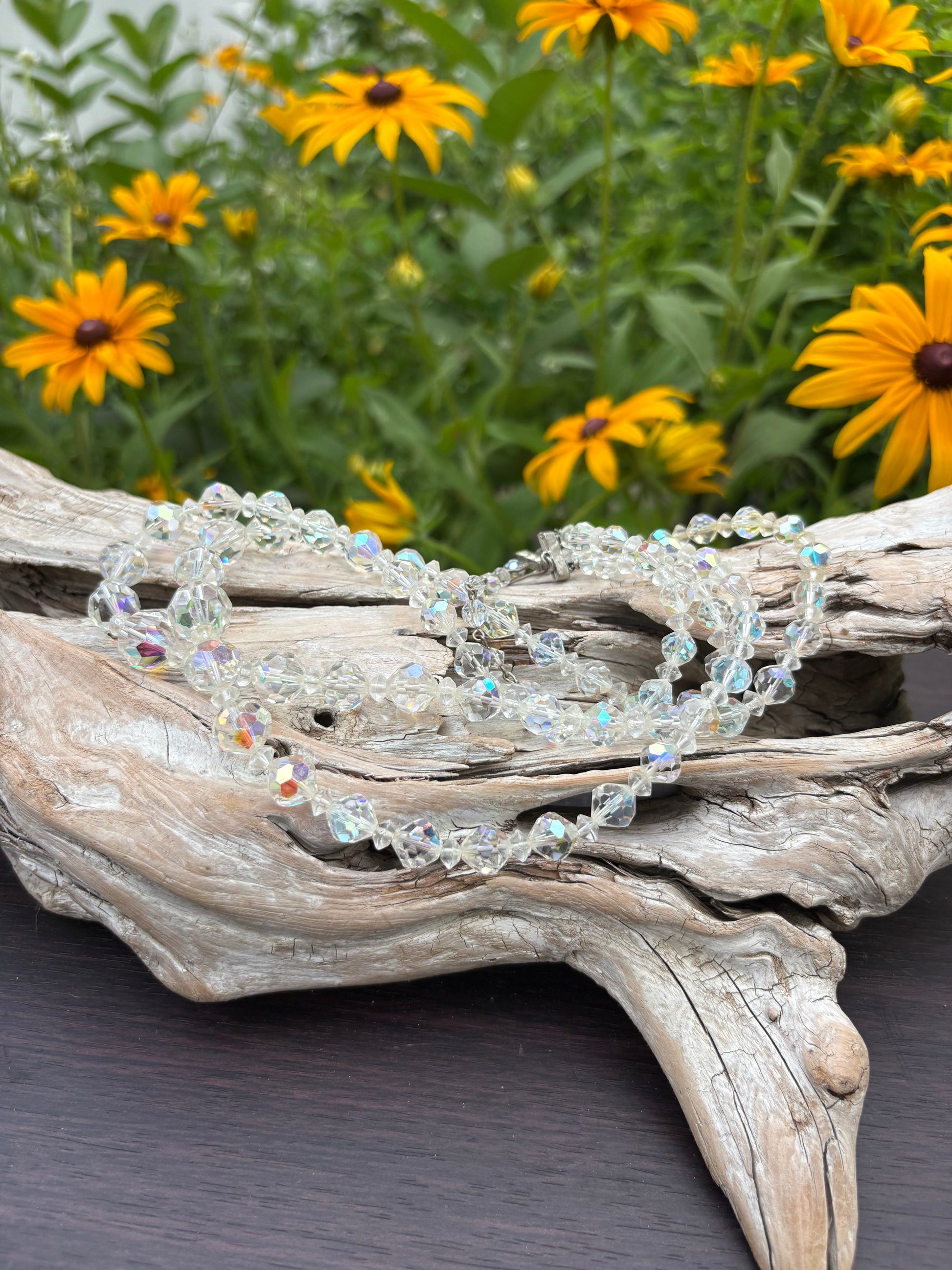 Beautiful vintage necklace from Dirty30Vintage. Authentic vintage jewelry with character & style. Timeless vintage jewelry pieces!