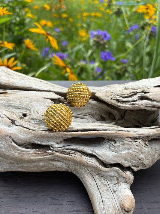 Gorgeous vintage earrings at Dirty30Vintage. Authentic vintage jewelry with character & style. Shop vintage earrings with fast shipping!