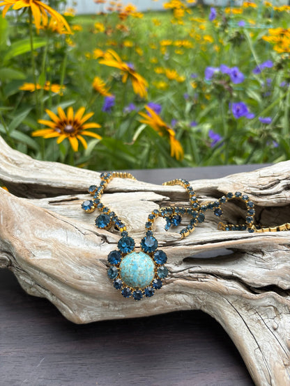 Beautiful vintage necklace from Dirty30Vintage. Authentic vintage jewelry with character & style. Timeless vintage jewelry pieces!