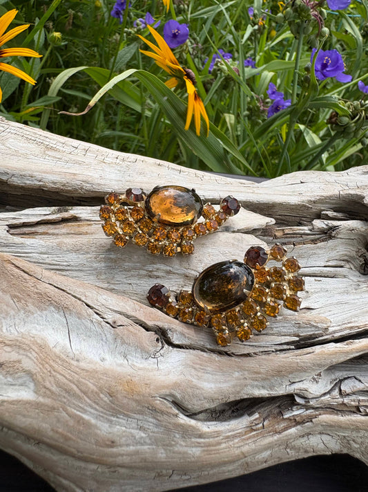 Gorgeous vintage earrings at Dirty30Vintage. Authentic vintage jewelry with character & style. Shop vintage earrings with fast shipping!
