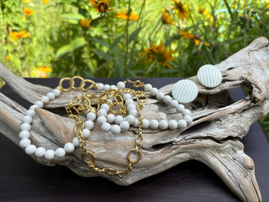 Vintage bracelet collection at Dirty30Vintage. Authentic vintage jewelry with character & style. Classic vintage jewelry sets!