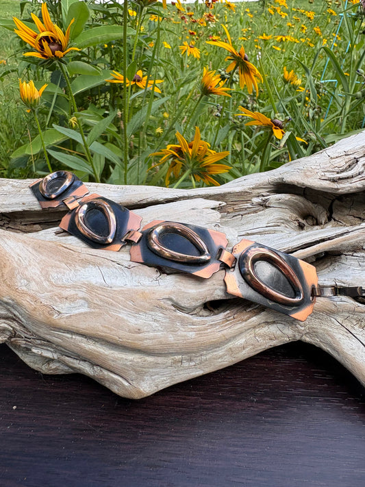 Vintage bracelet collection at Dirty30Vintage. Authentic vintage jewelry with character & style. Classic vintage jewelry sets!