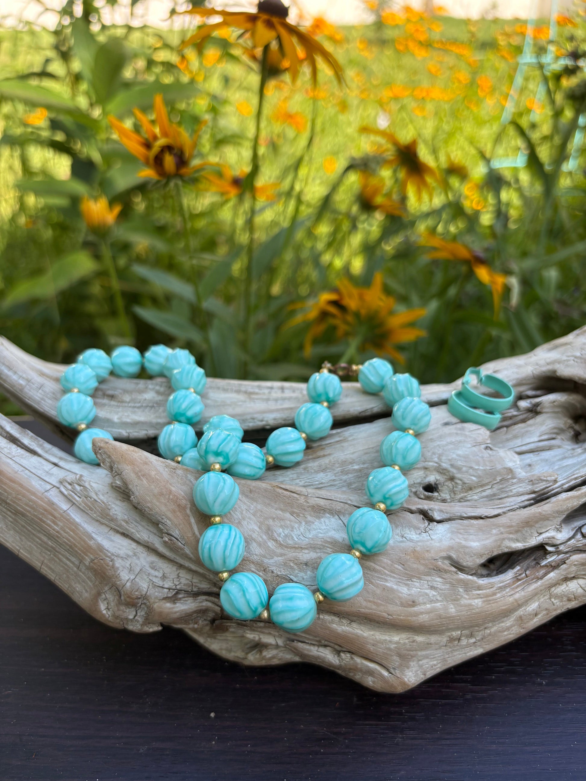 Beautiful vintage necklace from Dirty30Vintage. Authentic vintage jewelry with character & style. Timeless vintage jewelry pieces!