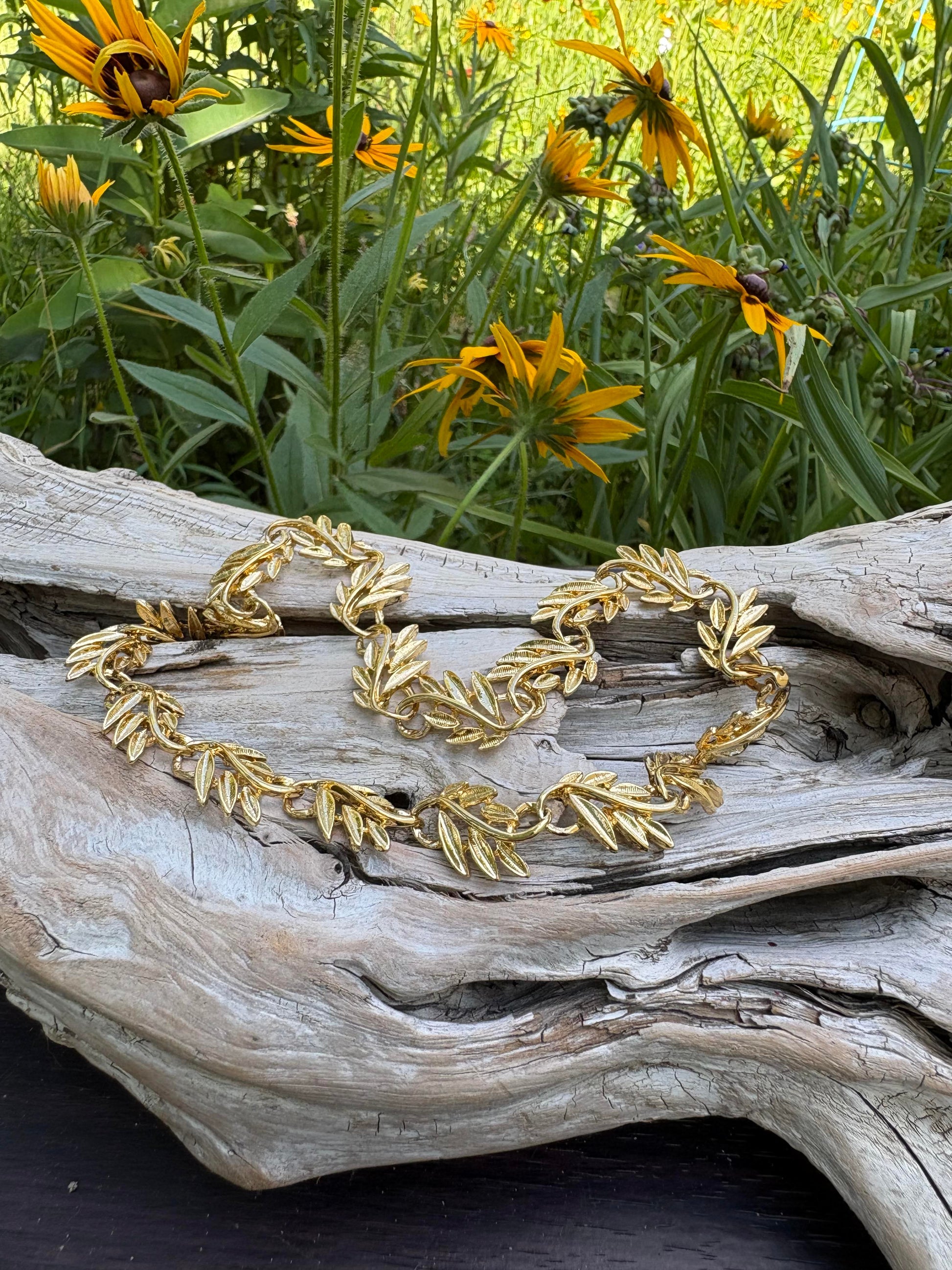 Beautiful vintage necklace from Dirty30Vintage. Authentic vintage jewelry with character & style. Timeless vintage jewelry pieces!